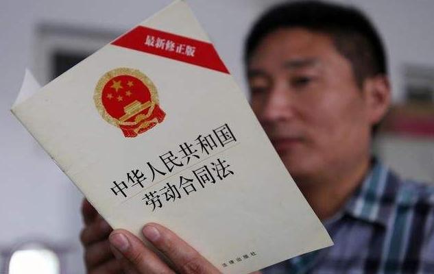 2019年劳动法规定，农民工自动辞职，也能获得高额赔偿了！